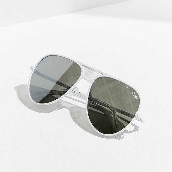 KYLIE JENNER WHITE/SILVER "ICONIC" AVIATORS - Picture 3 of 8